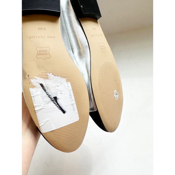 NWOB Ann Taylor Cap Toe Silver Metallic Ballet Flat Black 8.5 - Picture 4 of 5